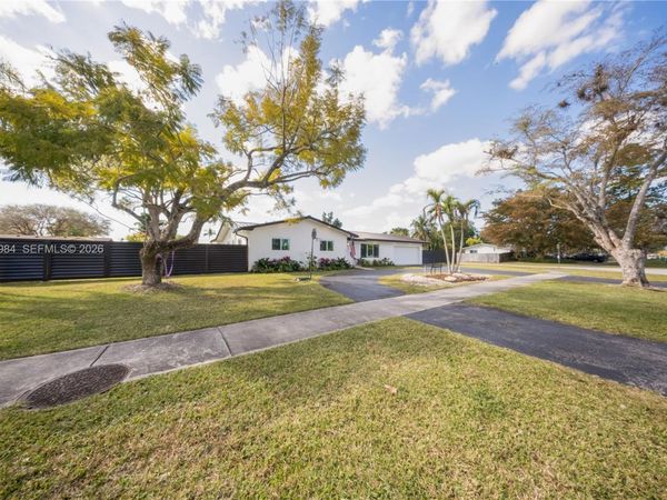 10880 SW 120th St, Miami, FL 33176