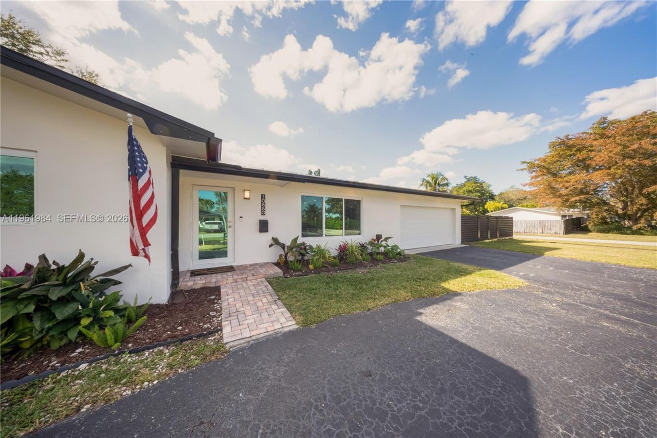 10880 SW 120th St, Miami, FL 33176 Photo