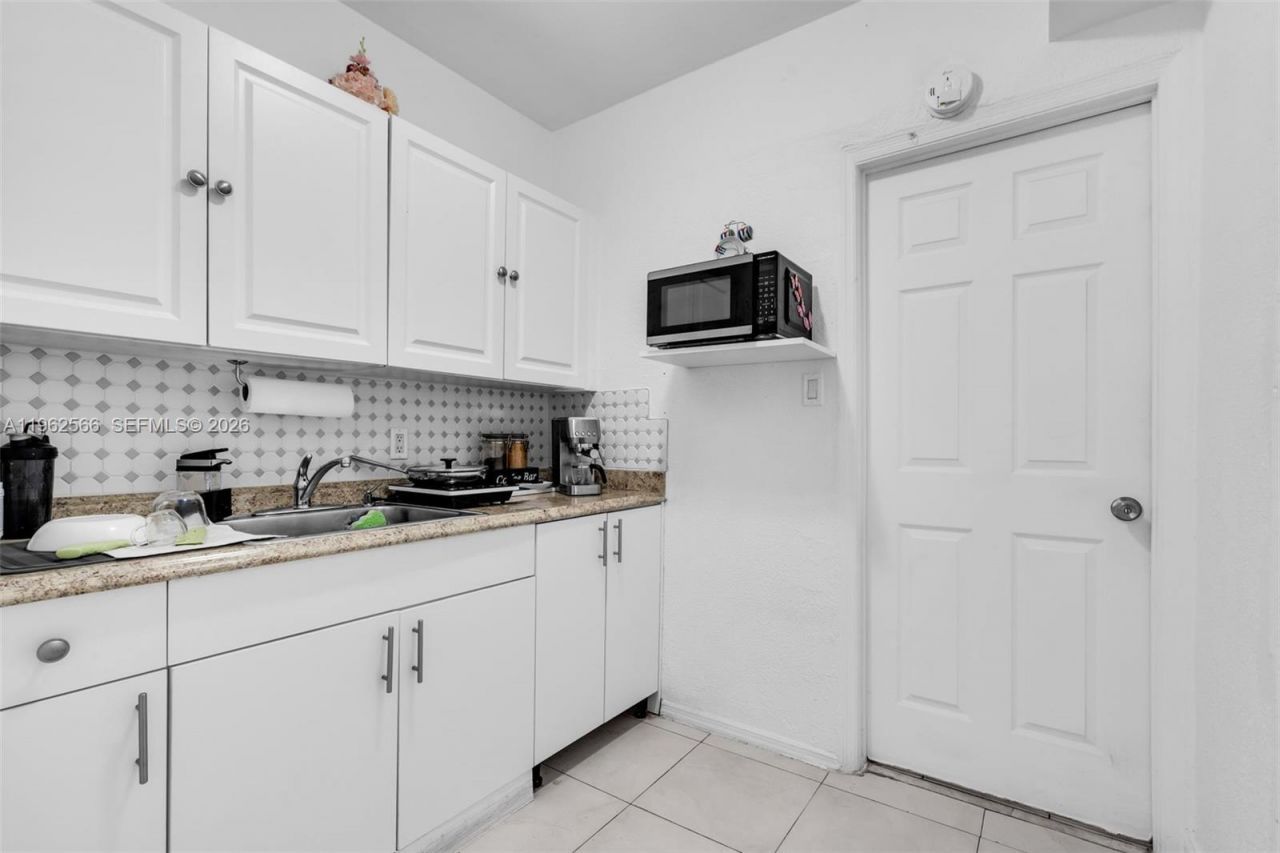 941 SW 31st Ct, Miami, FL 33135 Photo