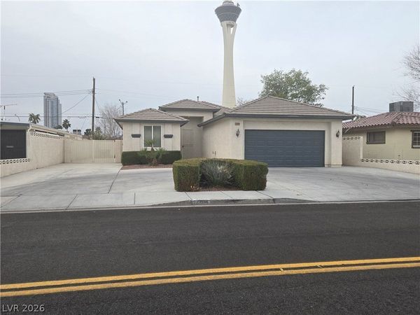 2204 VAN PATTEN Place , Las Vegas, NV 89104