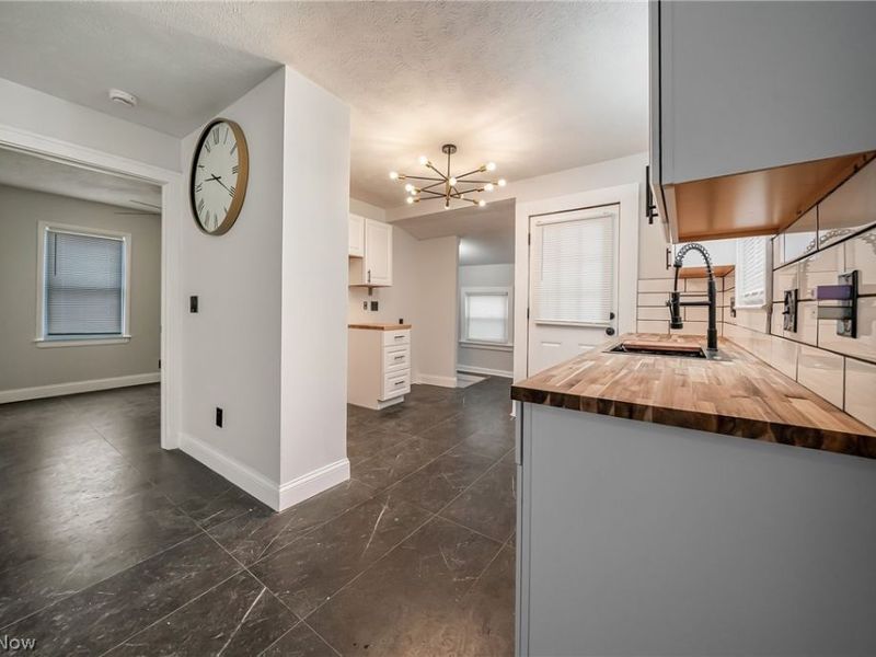 17005 Mapleboro Avenue, Maple Heights, OH 44137 Photo 6