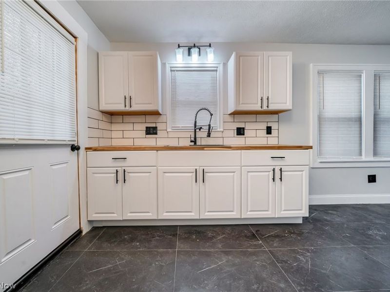 17005 Mapleboro Avenue, Maple Heights, OH 44137 Photo 8