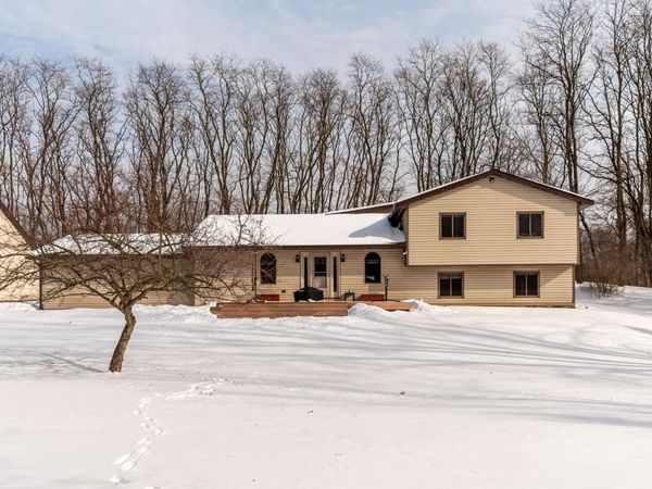 8655 Joeys Drive, Pinckney, MI 48169