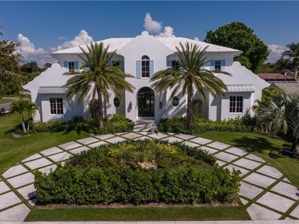 3770 Crayton RD, NAPLES, FL 34103