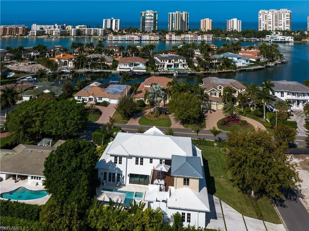 3770 Crayton Rd, Naples, FL 34103 Photo