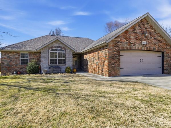 605 Glen Oaks Circle , Nixa, MO 65714