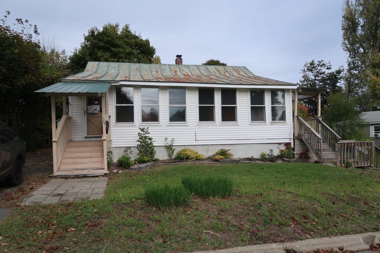 39 Sawyer Street, Waterville, ME 04901 Main Photo