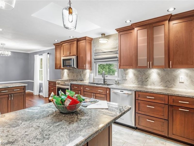 30945 Lake Road, Bay Village, OH 44140 Photo 11