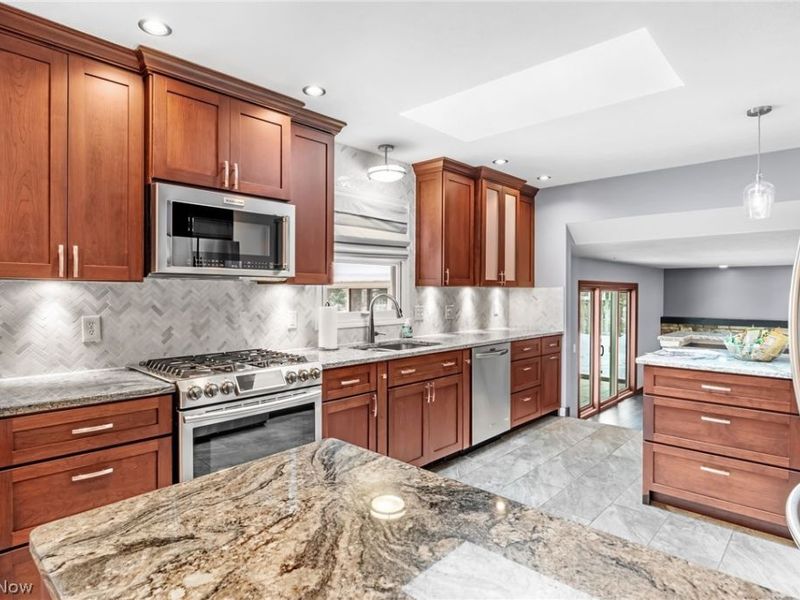 30945 Lake Road, Bay Village, OH 44140 Photo 9