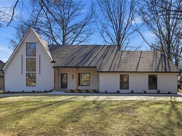 10070 Hemlock Drive, Overland Park, KS 66212