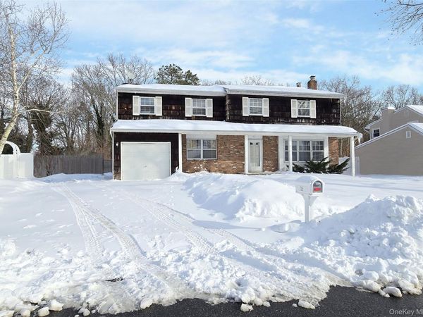 43 Fallen Leaf Road , Holbrook, NY 11741