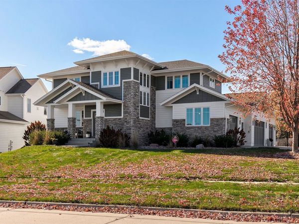 2762 NW 166th Court, Clive, IA 50325