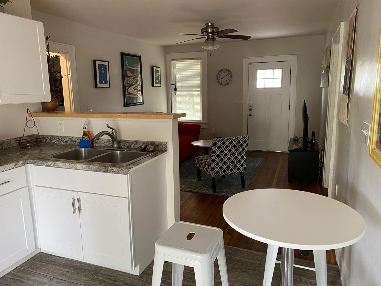 2705 W Surrey Drive Photo 8