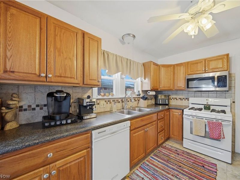 154 Crescent Drive, Akron, OH 44301 Photo 9