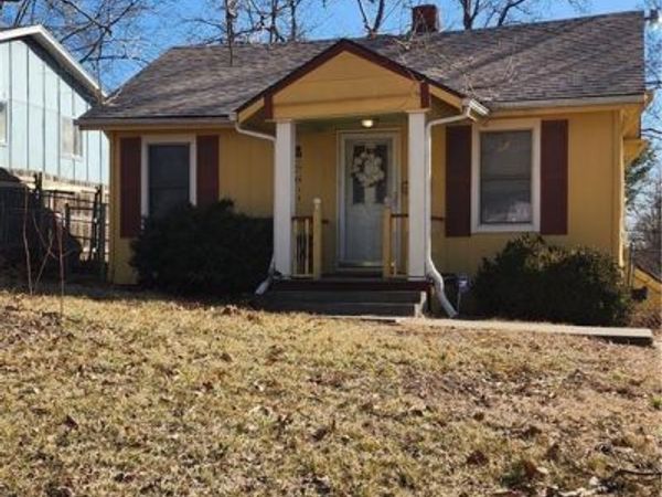 4525 Spruce Avenue, Kansas City, MO 64130