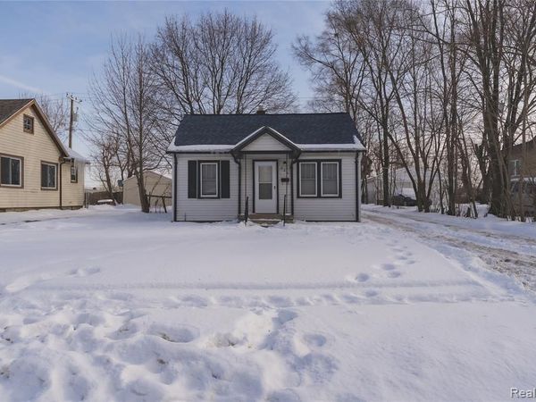 804 Emerson Avenue, Pontiac, MI 48340