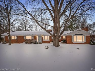 952 N Reading Road, Bloomfield Hills, MI 48304