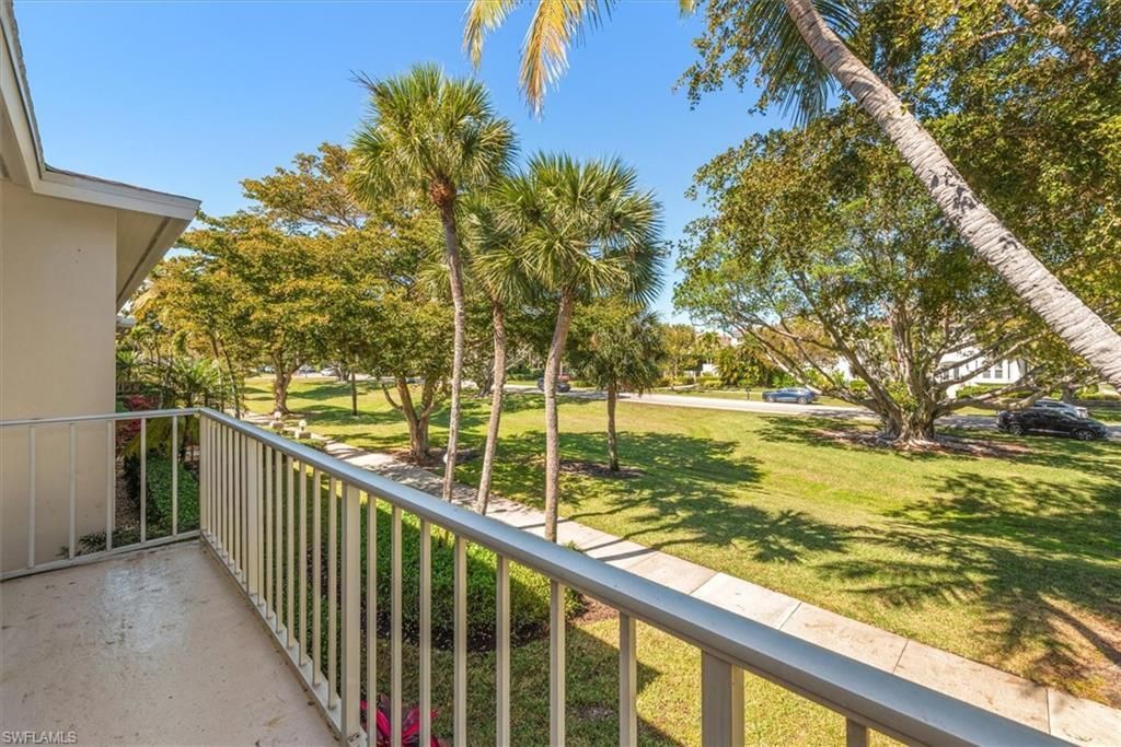 582 Broad Ave S, Unit 582, Naples, FL 34102 Photo