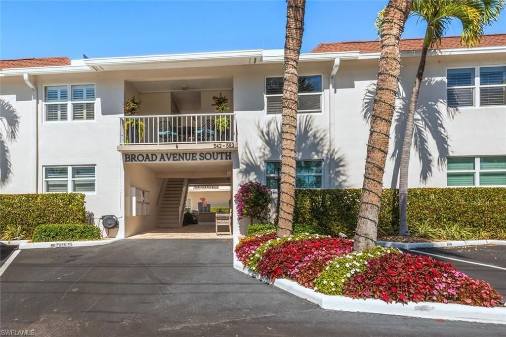 582 Broad Ave S, Unit 582, Naples, FL 34102 Photo