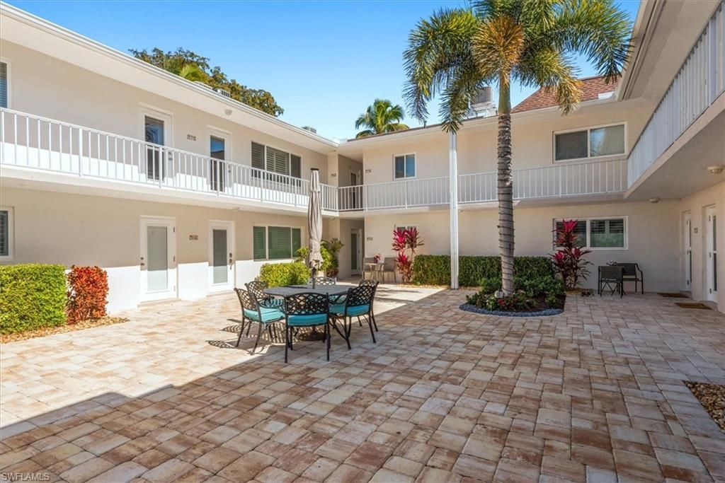 582 Broad Ave S, Unit 582, Naples, FL 34102 Photo
