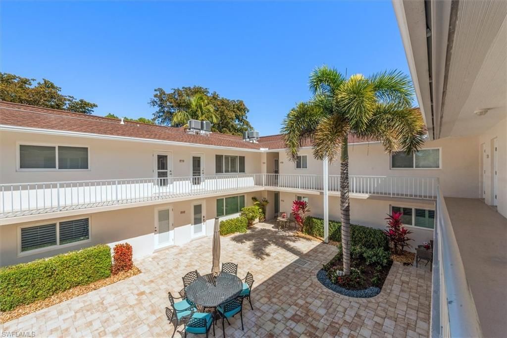 582 Broad Ave S, Unit 582, Naples, FL 34102 Photo