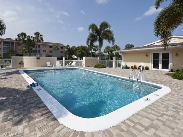 582 Broad Ave S, Unit 582, Naples, FL 34102 Photo