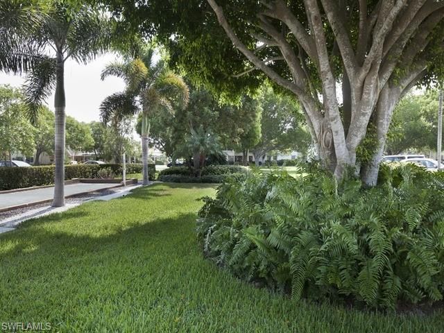 582 Broad Ave S, Unit 582, Naples, FL 34102 Photo