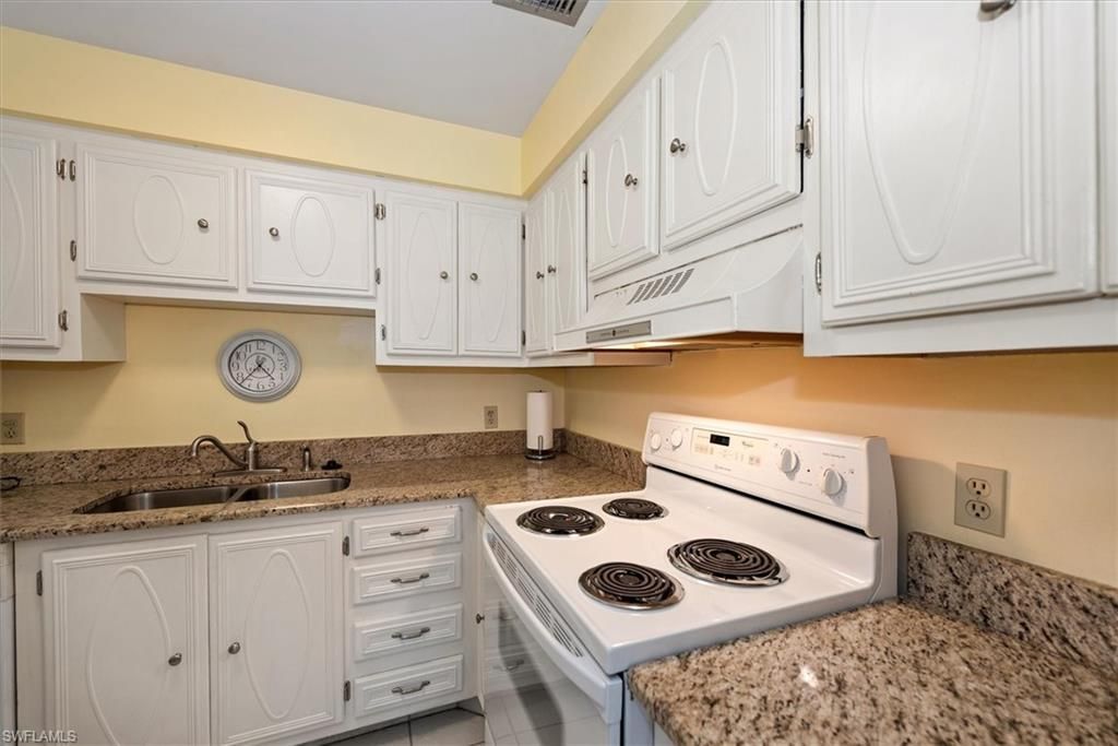 582 Broad Ave S, Unit 582, Naples, FL 34102 Photo