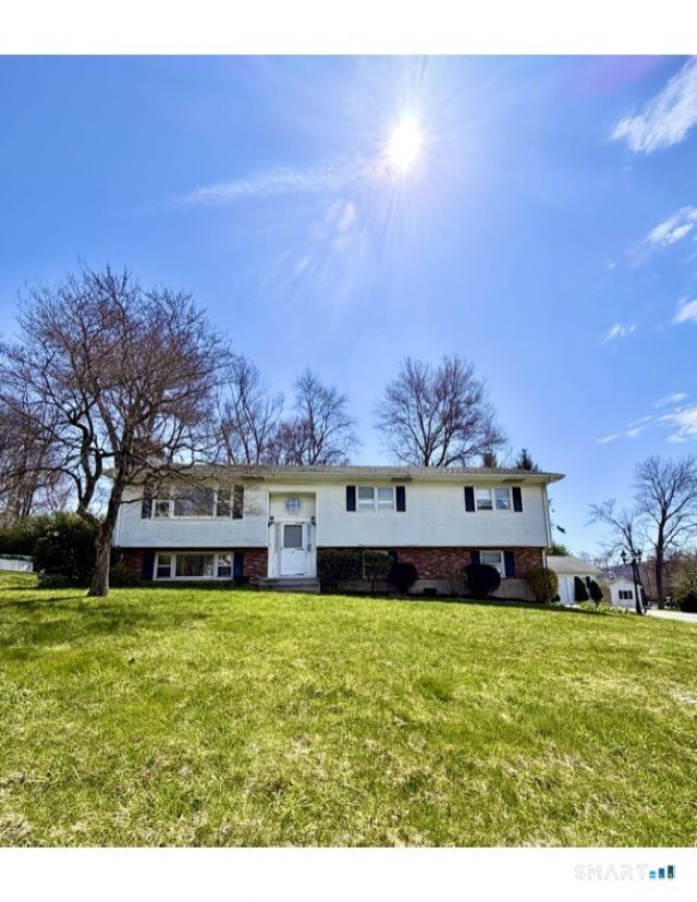 166 Round Hill, Naugatuck, CT 06770 Main Photo