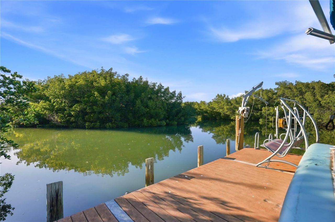 9017 Baywood Park Drive, Seminole, FL 33777 Photo