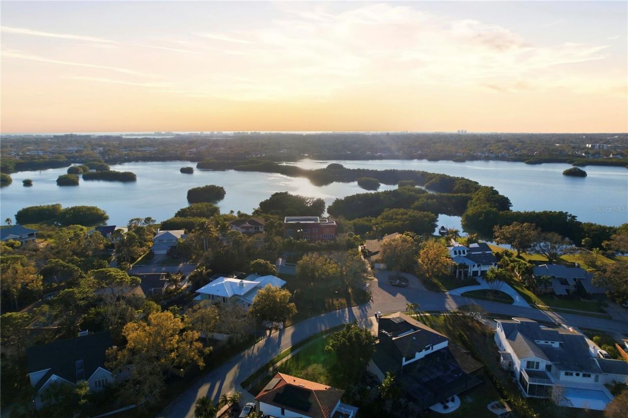 9017 Baywood Park Drive, Seminole, FL 33777 Photo