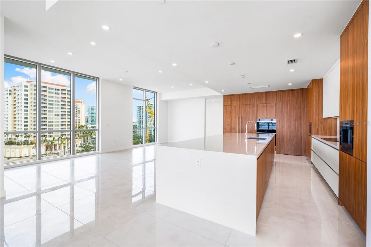 111 Golden Gate, Unit 701, Sarasota, FL 34236 Photo