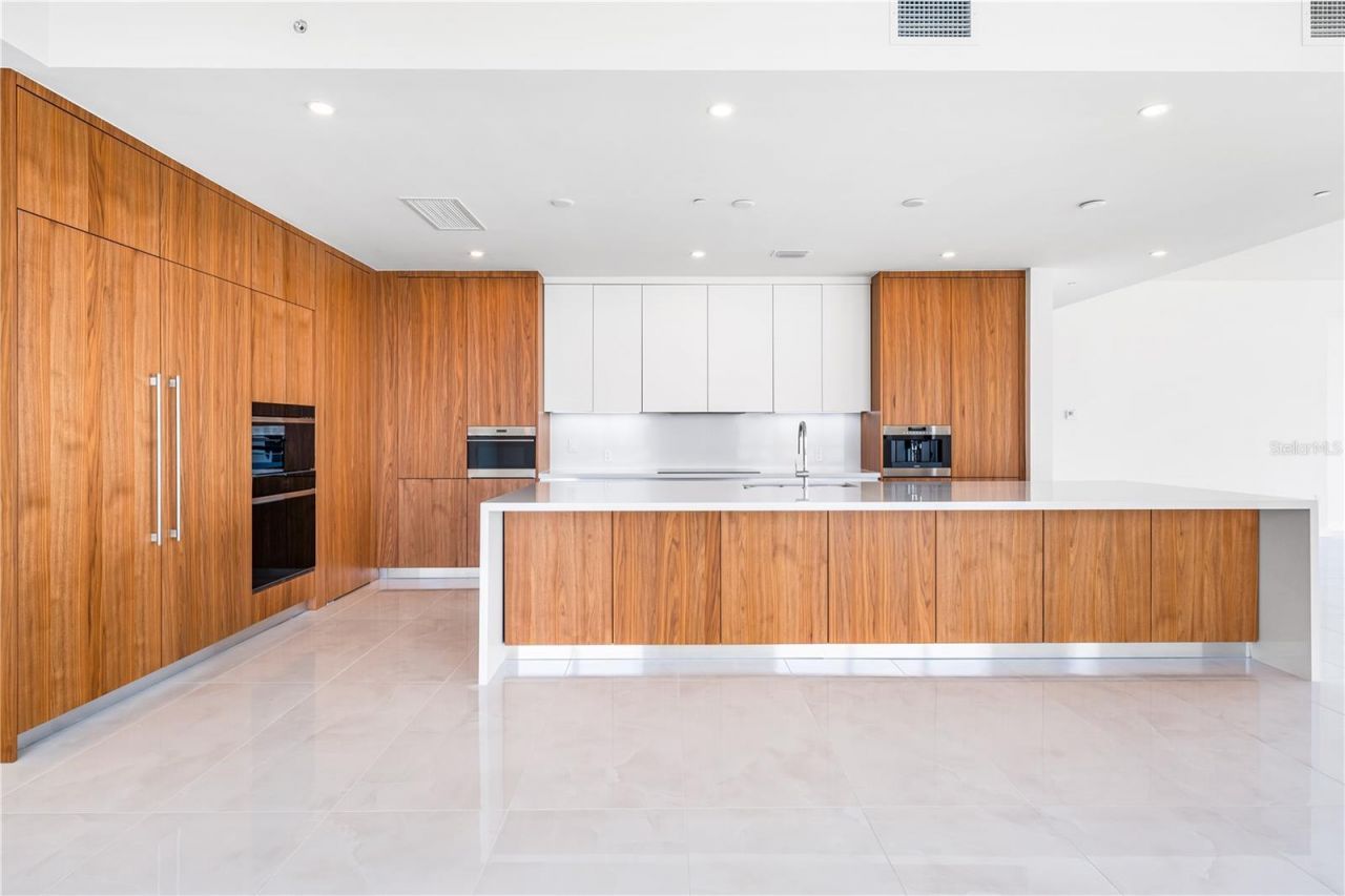 111 Golden Gate, Unit 701, Sarasota, FL 34236 Photo