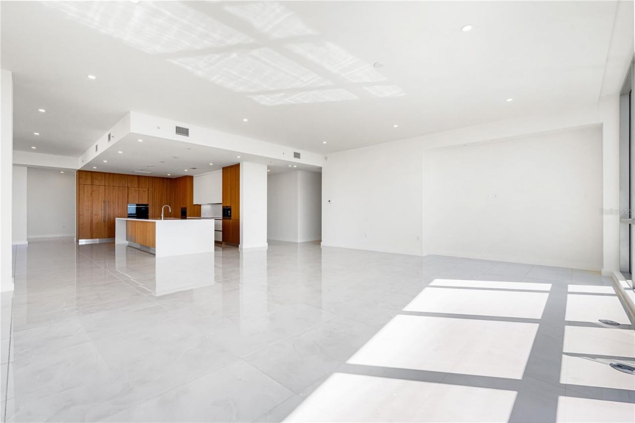 111 Golden Gate, Unit 701, Sarasota, FL 34236 Photo