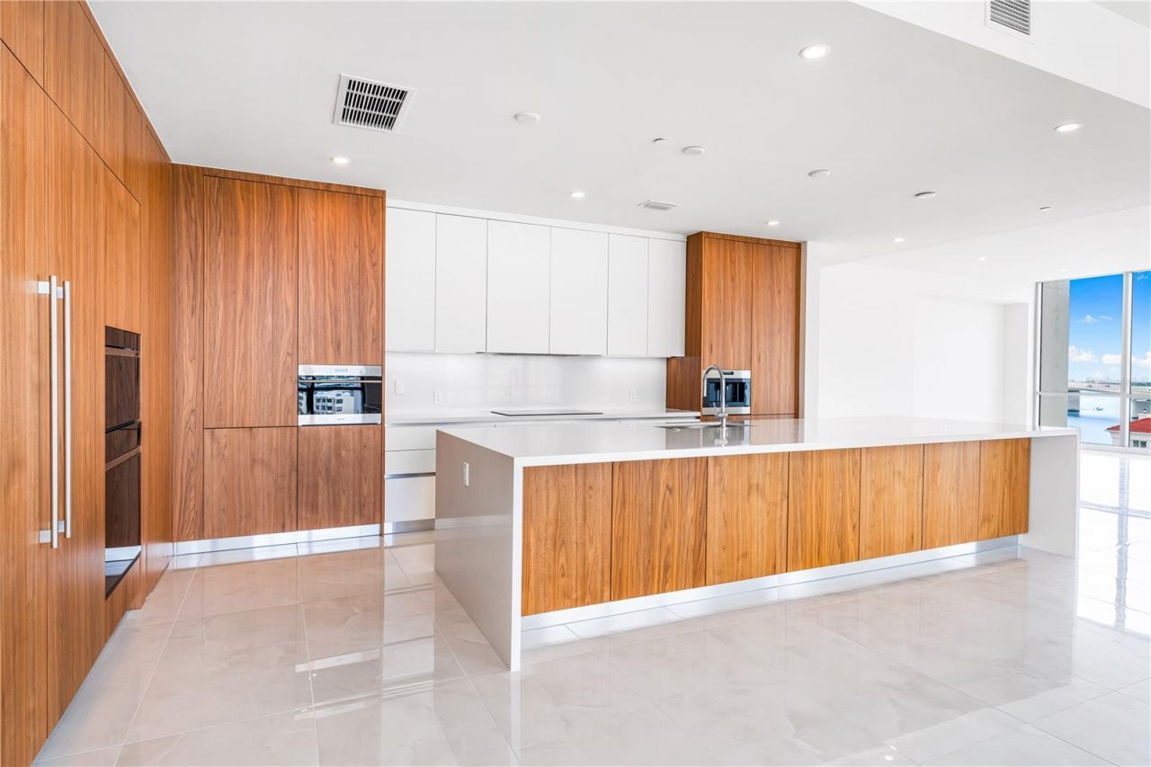 111 Golden Gate Point, Unit 701PH, Sarasota, FL 34236 Photo