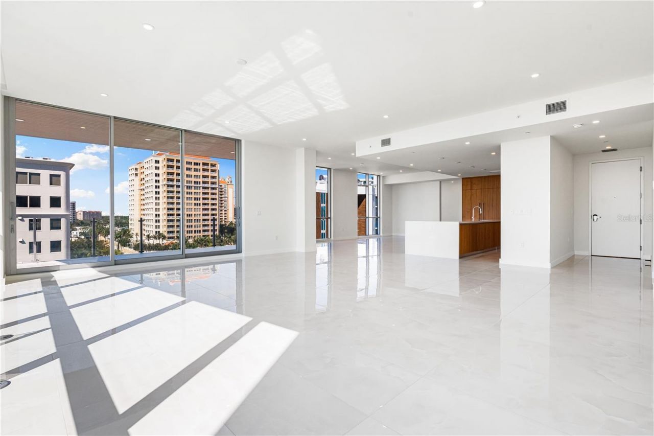 111 Golden Gate, Unit 701, Sarasota, FL 34236 Photo