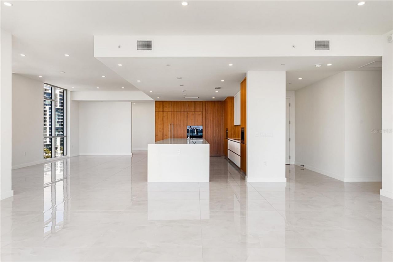 111 Golden Gate, Unit 701, Sarasota, FL 34236 Photo