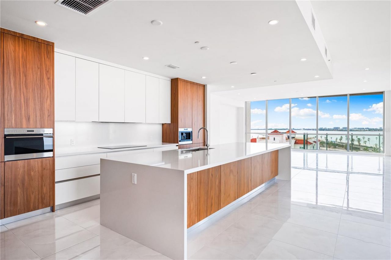 111 Golden Gate, Unit 701, Sarasota, FL 34236 Photo