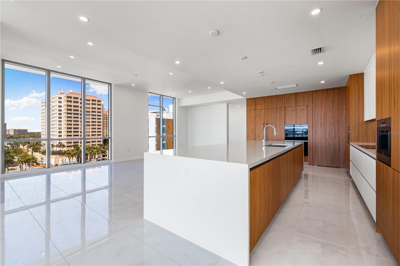 111 Golden Gate, Unit 701, Sarasota, FL 34236 Photo