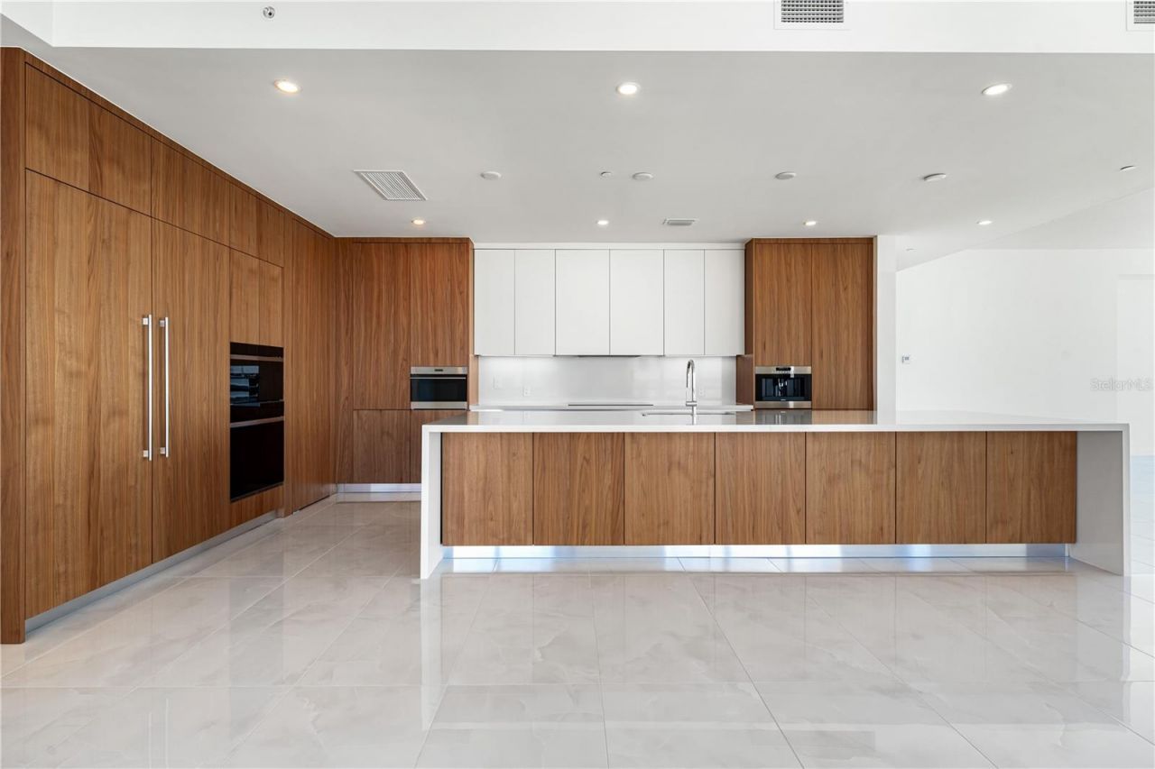 111 Golden Gate, Unit 701, Sarasota, FL 34236 Photo