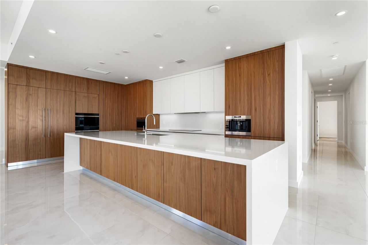 111 Golden Gate, Unit 701, Sarasota, FL 34236 Photo