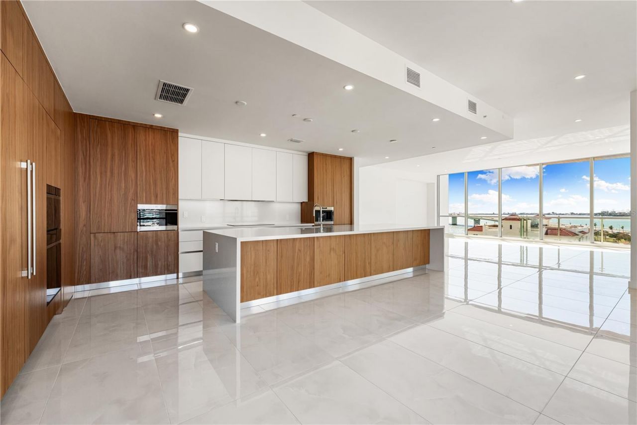 111 Golden Gate, Unit 701, Sarasota, FL 34236 Photo