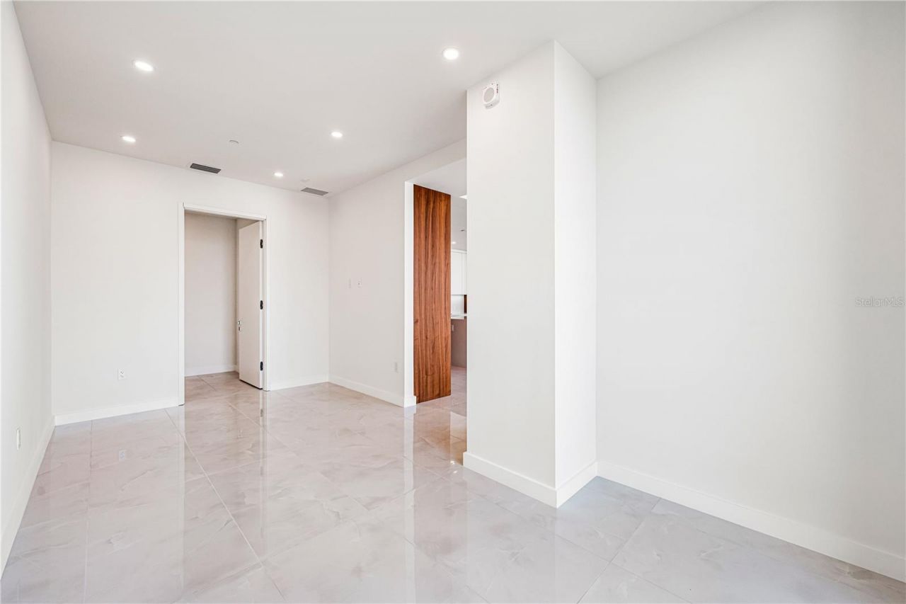 111 Golden Gate, Unit 701, Sarasota, FL 34236 Photo