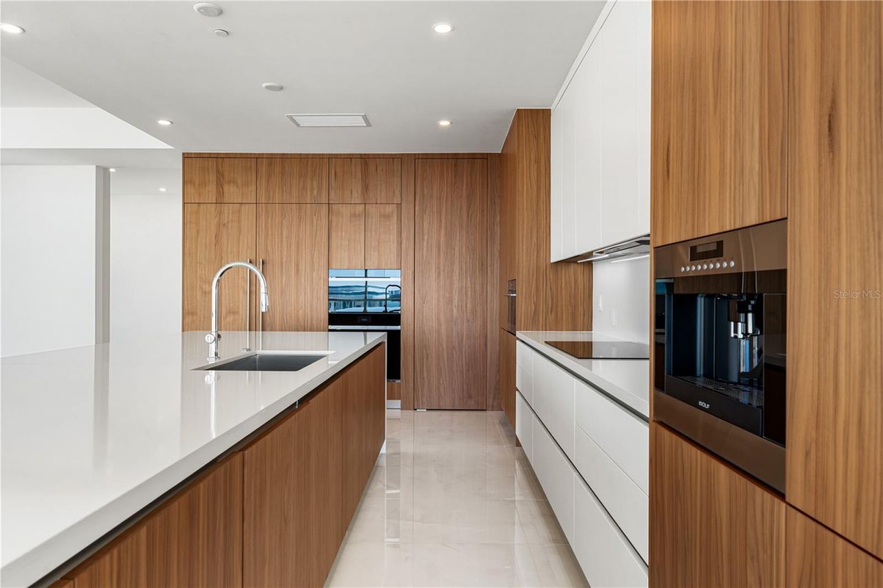 111 Golden Gate, Unit 701, Sarasota, FL 34236 Photo