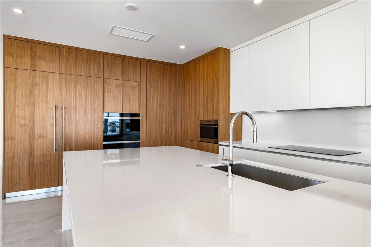 111 Golden Gate, Unit 701, Sarasota, FL 34236 Photo