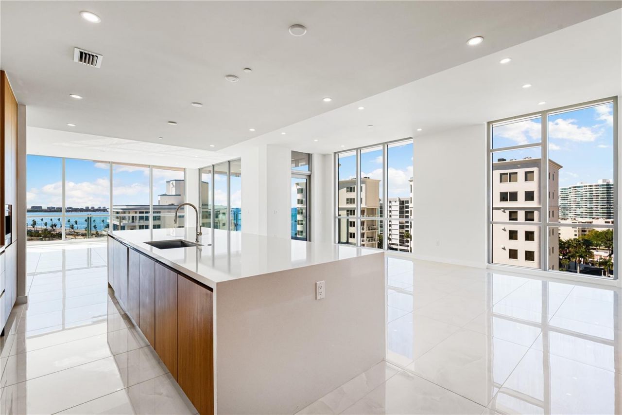111 Golden Gate, Unit 701, Sarasota, FL 34236 Photo