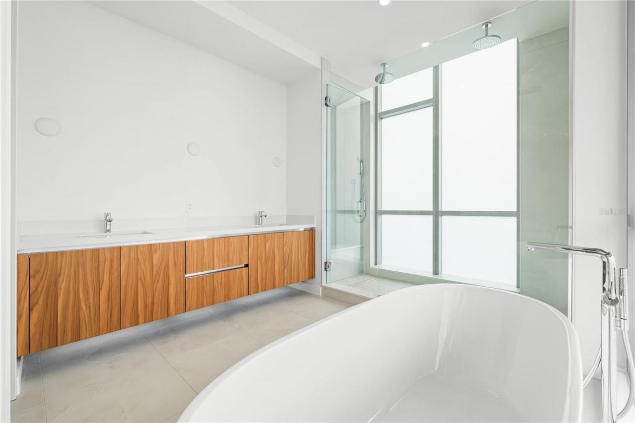 111 Golden Gate, Unit 701, Sarasota, FL 34236 Photo