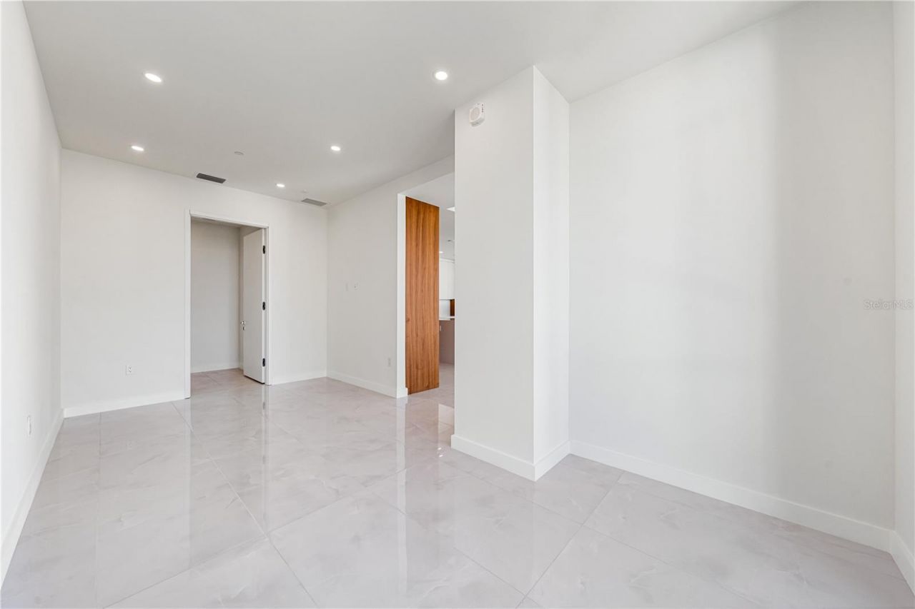 111 Golden Gate, Unit 701, Sarasota, FL 34236 Photo