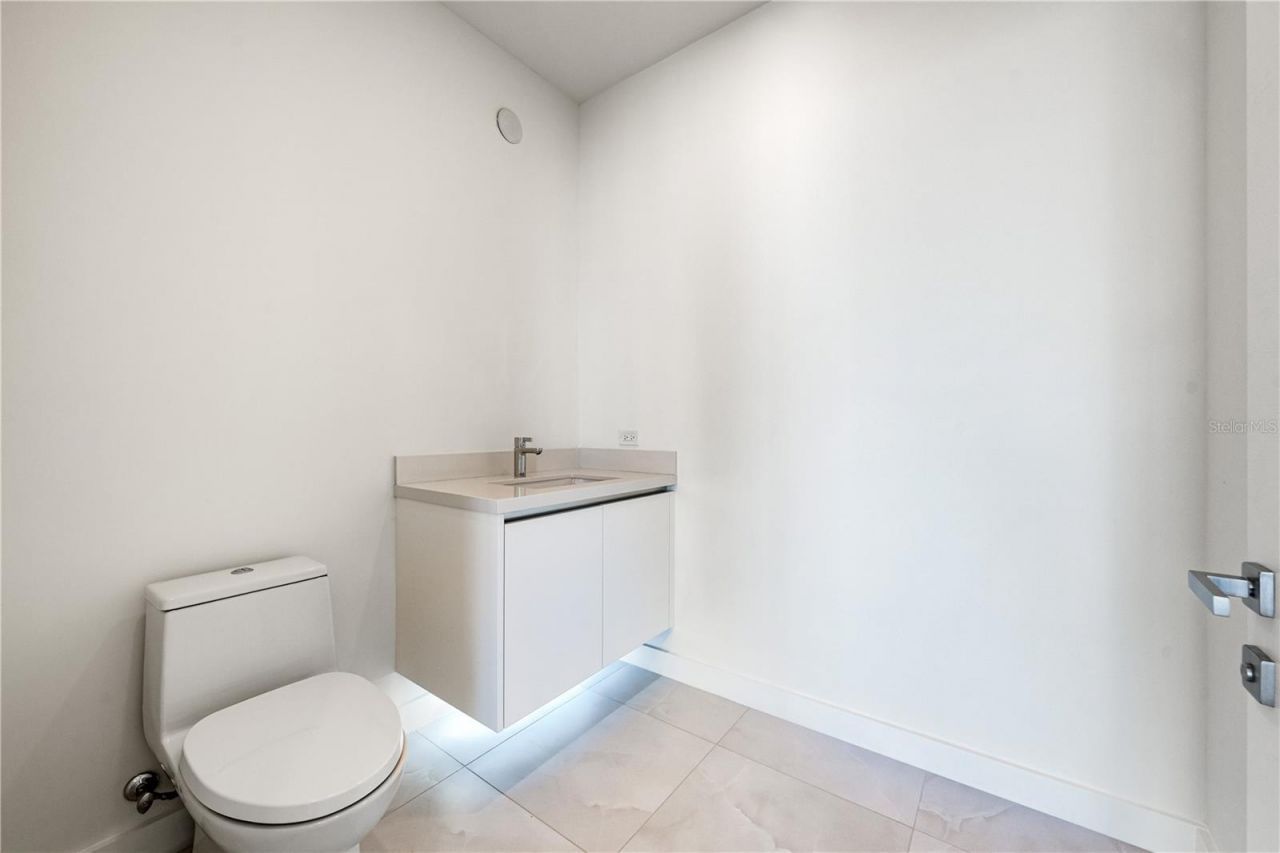 111 Golden Gate, Unit 701, Sarasota, FL 34236 Photo