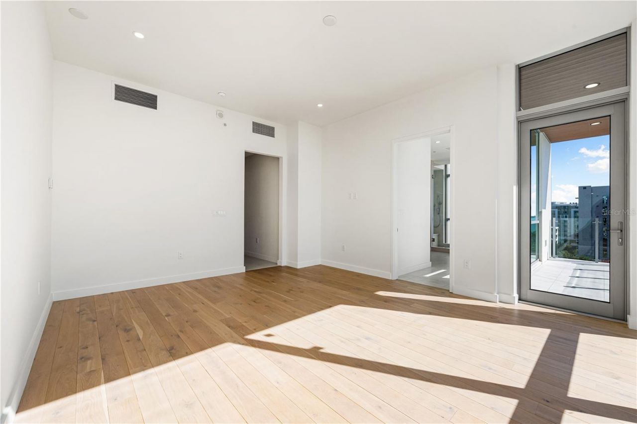 111 Golden Gate, Unit 701, Sarasota, FL 34236 Photo